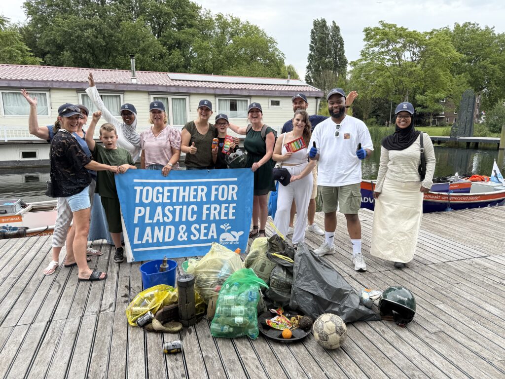 Kooren Foundation supports Plastic Whale with donation following team plastic fishing initiative